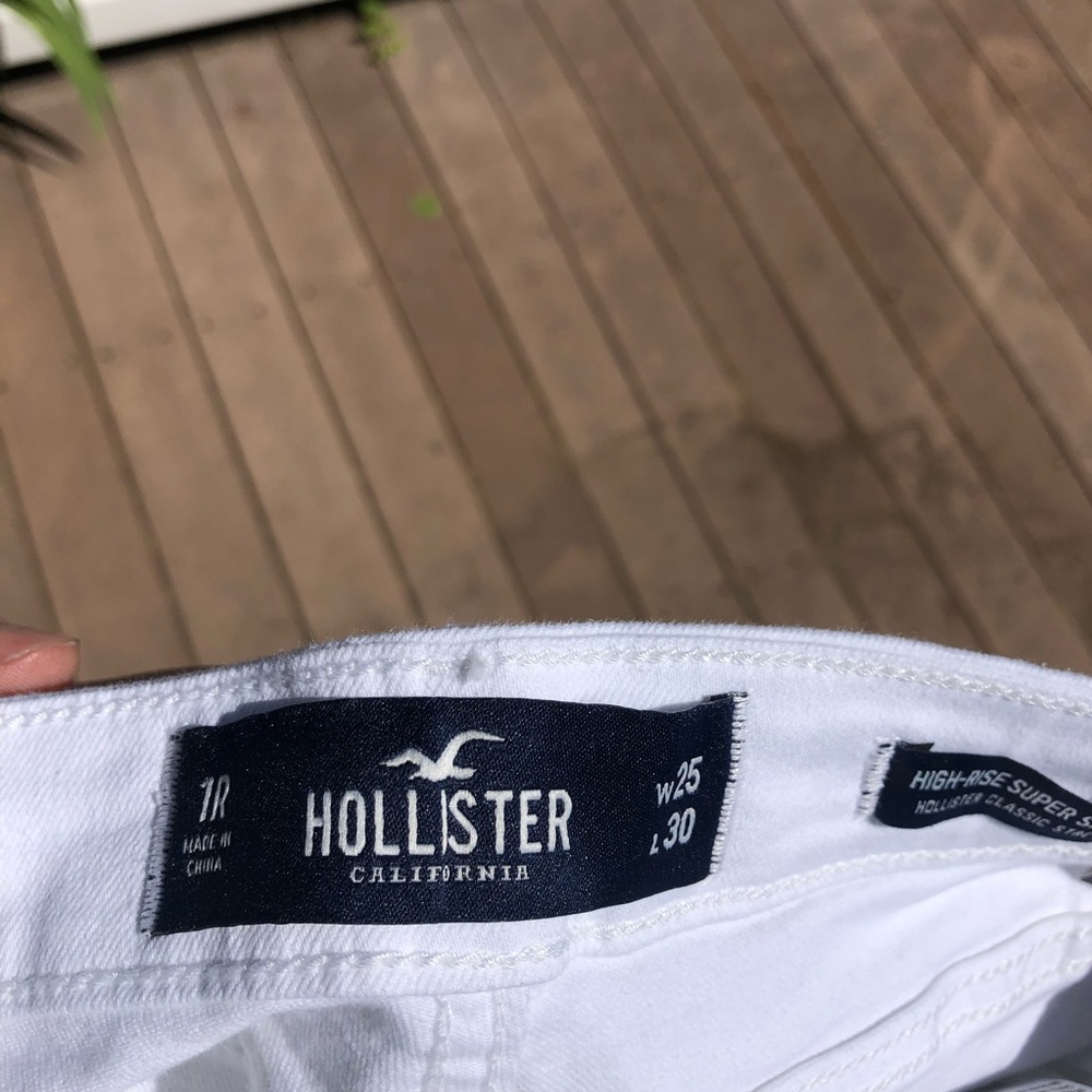 Hollister Classic Stretch High-Rise Super Skinny white jeans - Picture 4 of 10